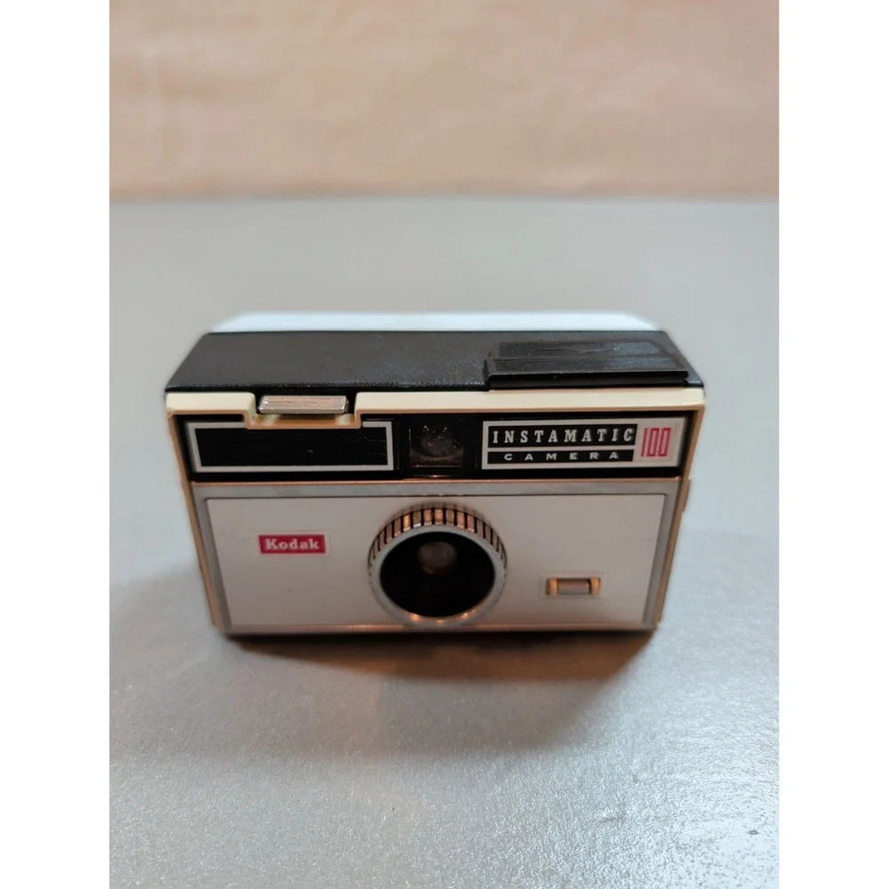 Vintage Kodak Instamatic 100 Camera Outfit w/ Original Box Untested As-Is
